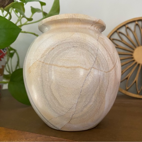 Neutral Stone Vase from Pakistan - Picture 6 of 7